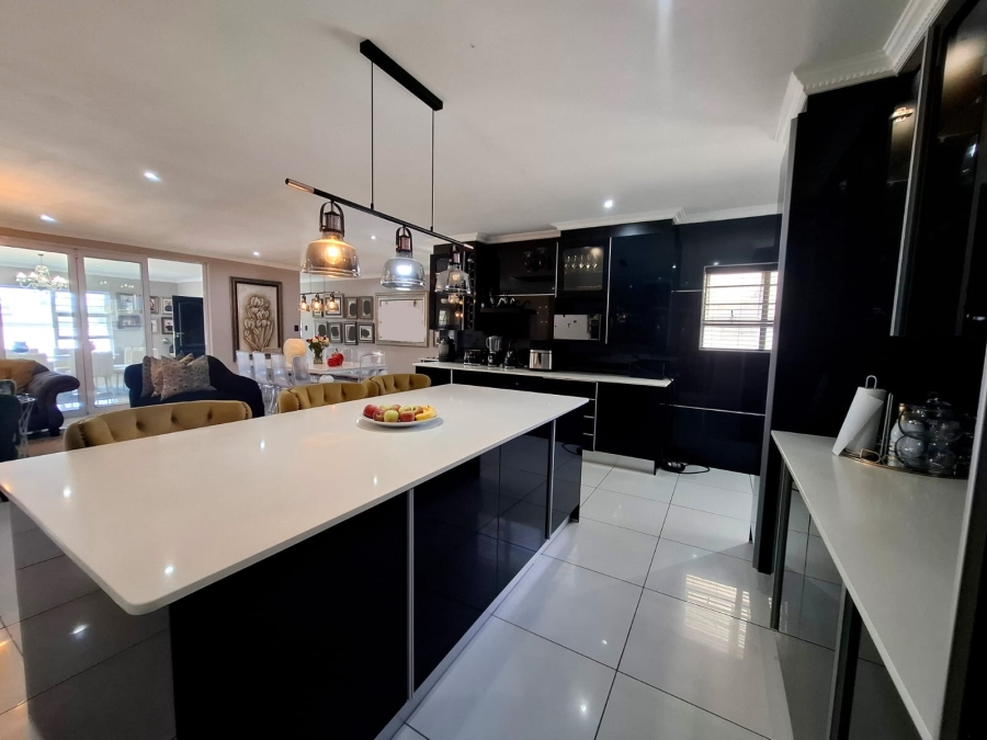 5 Bedroom Property for Sale in Gonubie Eastern Cape